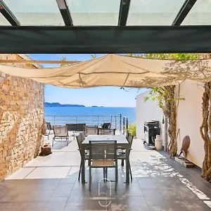 maison-sur-leau-hyeres-almanarre-parkings-clim-wifi.fr-provencehotel.com/